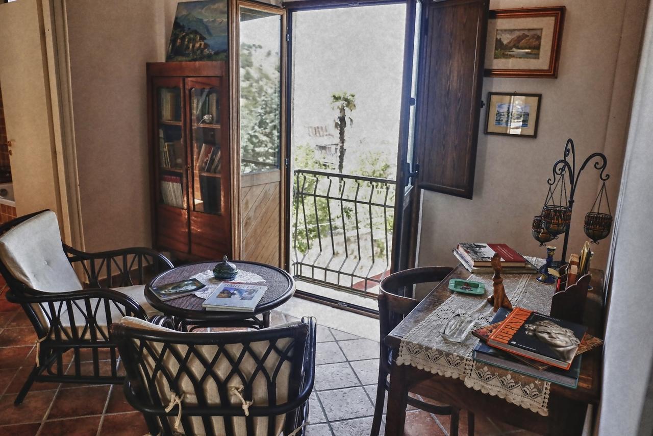 La Pietra D'Argento Bed & Breakfast Касертавекия Екстериор снимка