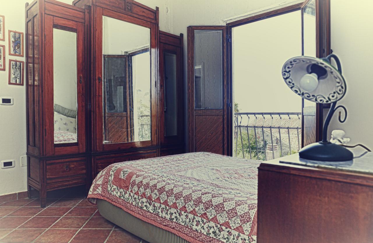 La Pietra D'Argento Bed & Breakfast Касертавекия Екстериор снимка